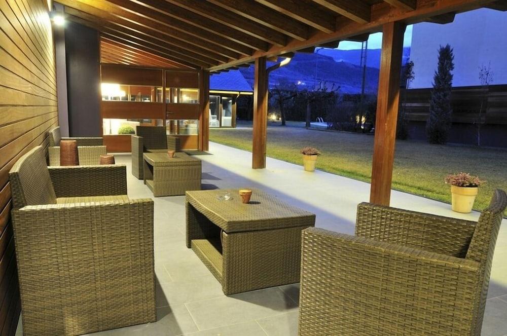 Apartamentos Pessets Adelaida Sort Exterior foto