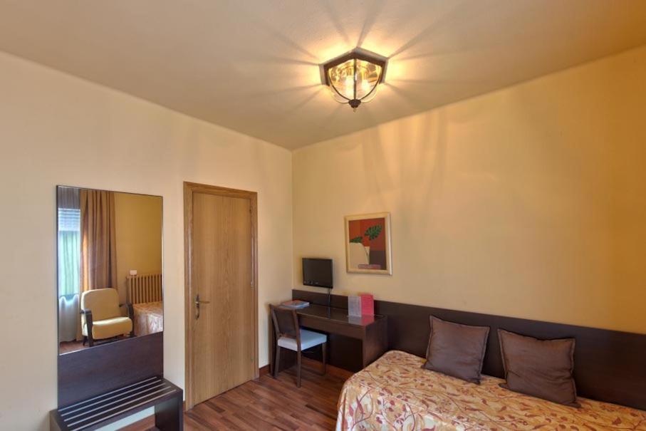 Apartamentos Pessets Adelaida Sort Exterior foto
